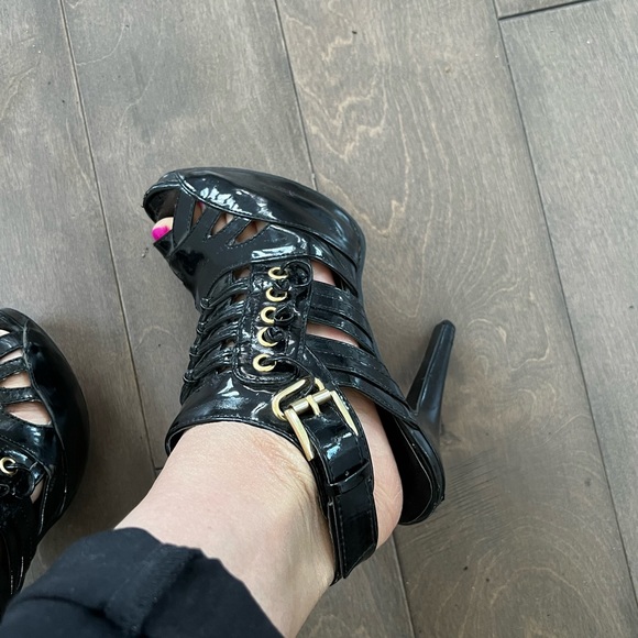 3/$30 (bundle) Patent black heels - Picture 8 of 8